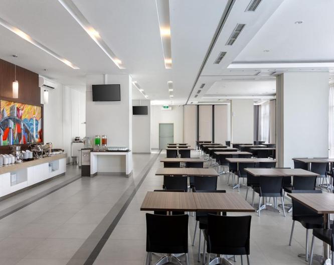 Amaris Hotel Slipi - Essen und Trinken