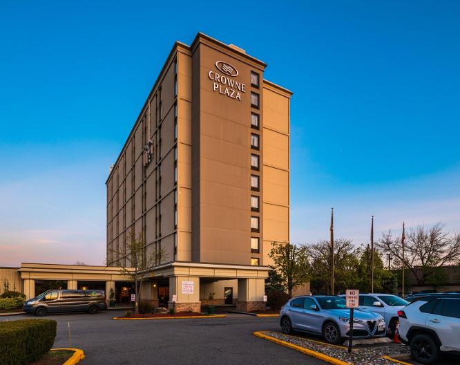 Crowne Plaza Newark Airport - Außenansicht