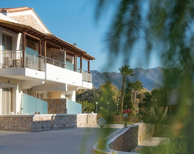 Grand Blue Beach Hotel - Außenansicht
