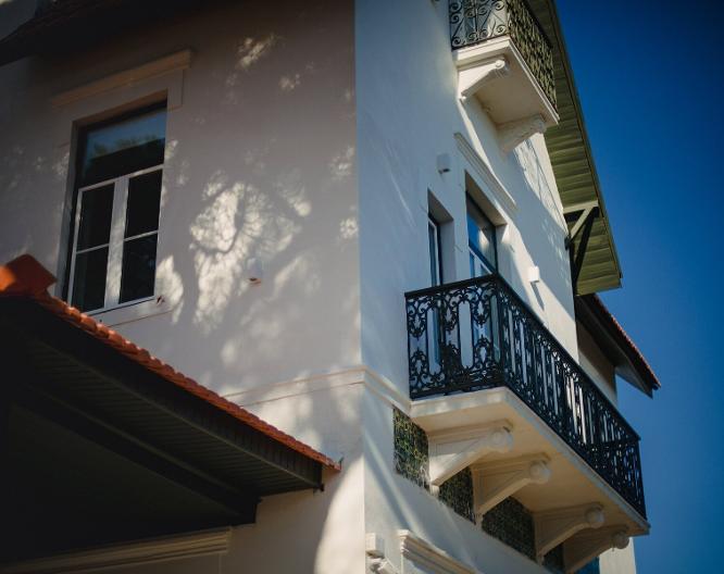 A House in Estoril - Außenansicht
