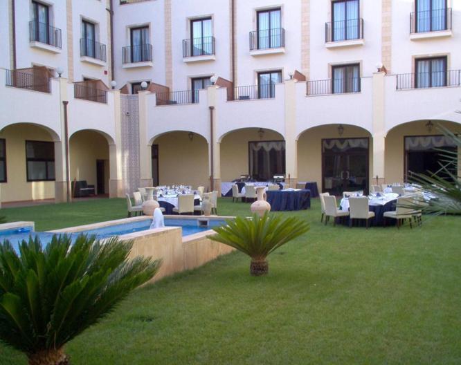 Mahara Hotel - Außenansicht