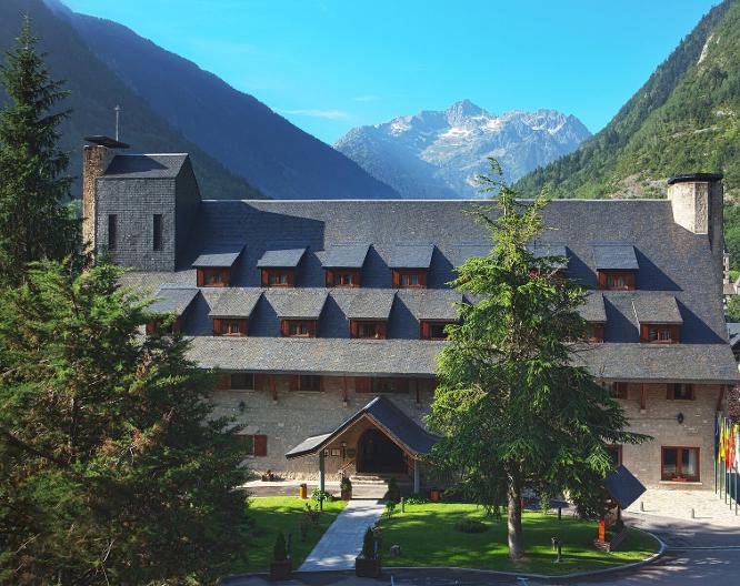 Parador de Artíes - Außenansicht