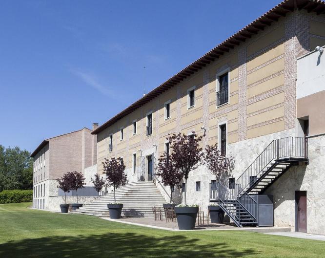 AC Palacio de Santa Ana - Außenansicht