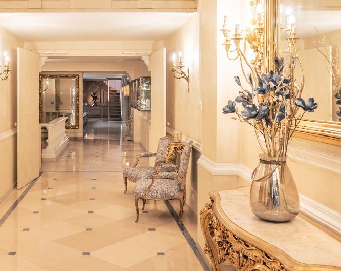 Manos Stephanie - Ausstattung