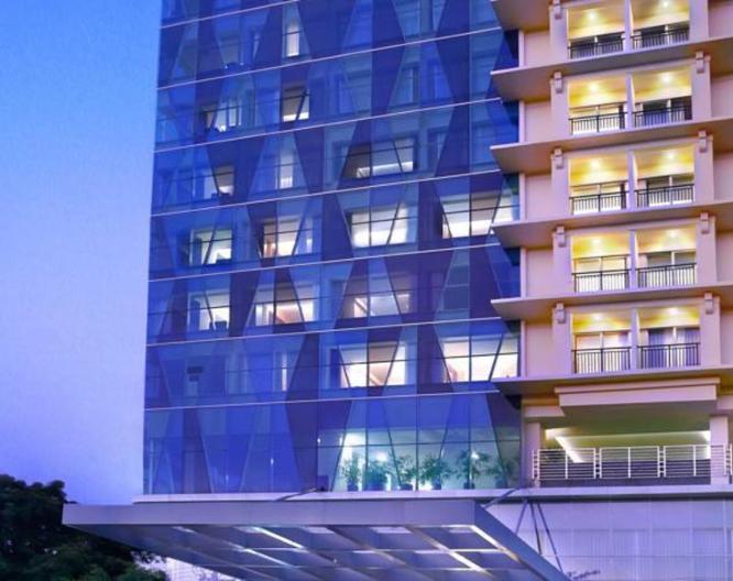 Quest Hotel Surabaya - Außenansicht
