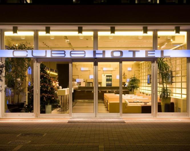 Cube Hotel - Außenansicht