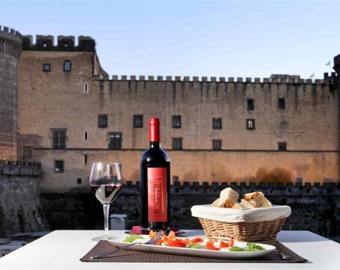 Mercure Napoli Centro Angioino - Außenansicht