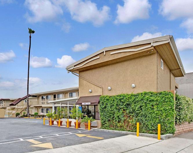 Super 8 by Wyndham Los Angeles-Culver City Area - Außenansicht