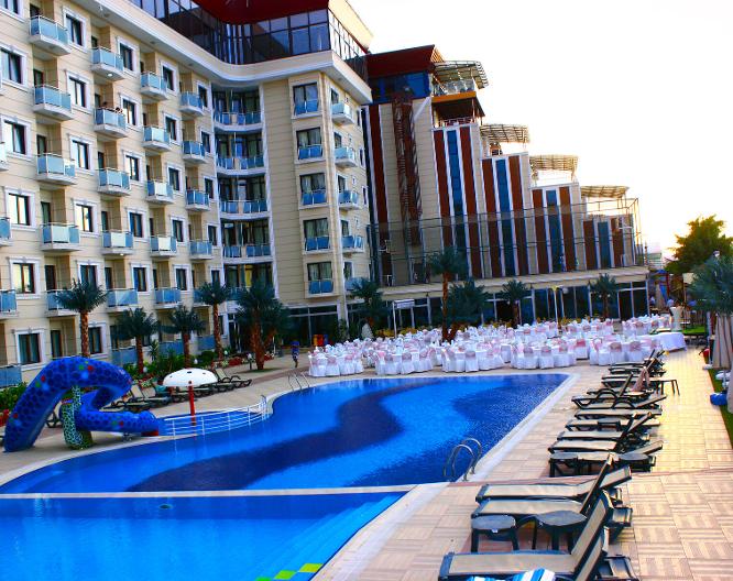 Elegance Resort Hotel Spa & Wellness - Aqua - Vue extérieure