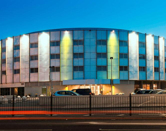Best Western London Heathrow Ariel Hotel - Außenansicht