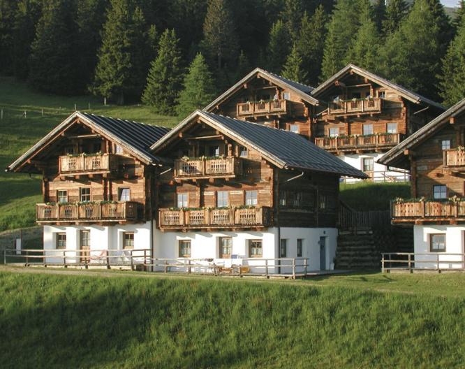 Sporthotel Hochlienz Familienresort & Almdorf - Außenansicht