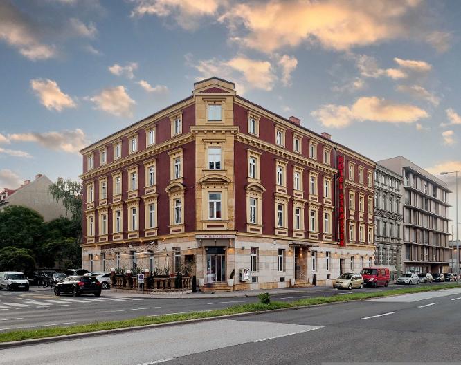Best Western Hotel Strasser - Außenansicht