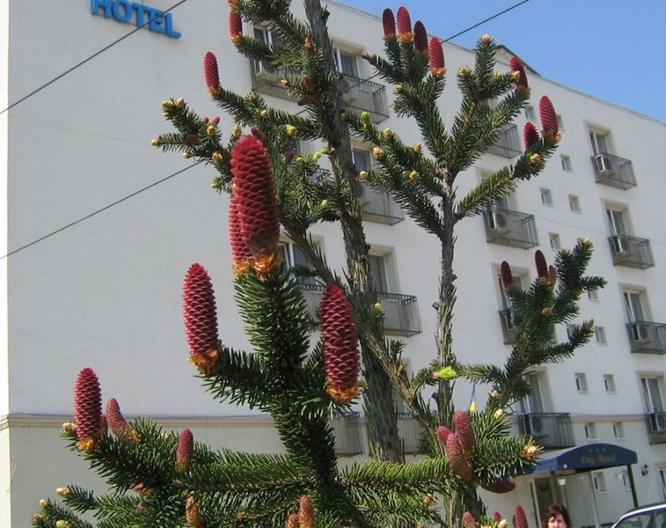 City Hotel Bucharest - Außenansicht