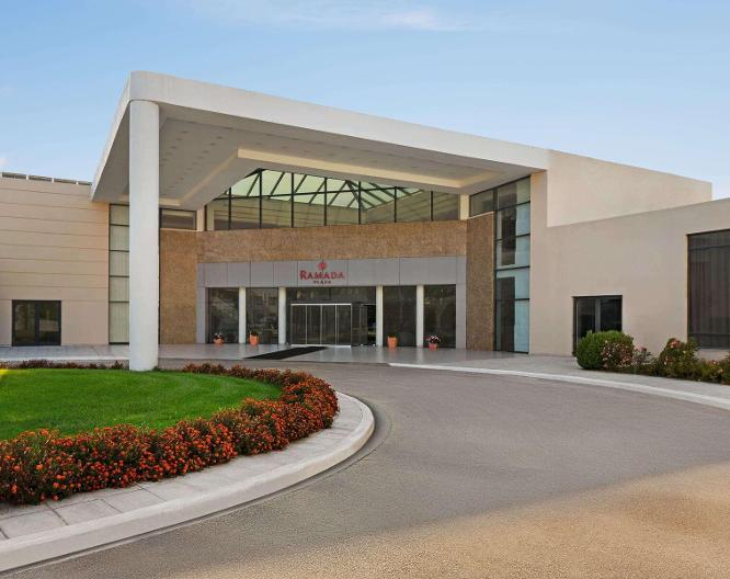 Ramada Plaza by Wyndham Thraki - Außenansicht