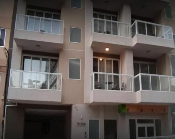 The Village Apartments - Außenansicht