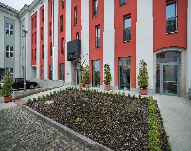 EA Business Hotel Jihlava - Außenansicht