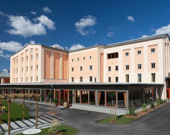 JUFA Hotel Weinviertel - Außenansicht