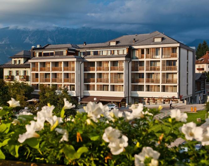 Hotel Kompas - Außenansicht