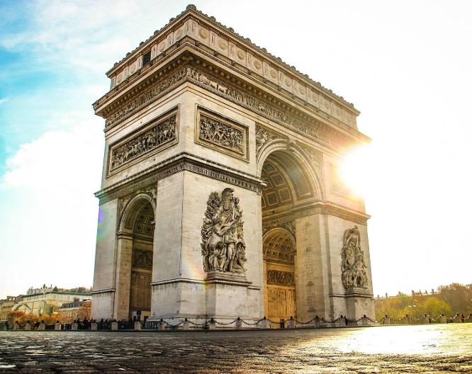 Renaissance Paris Arc de Triomphe - Außenansicht
