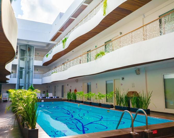 In Fashion Boutique - Pool