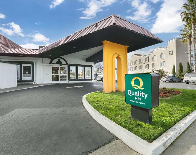 Quality Inn & Suites - Außenansicht
