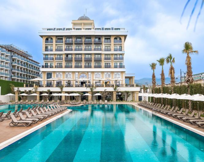 Serenity Queen Hotel - Außenansicht