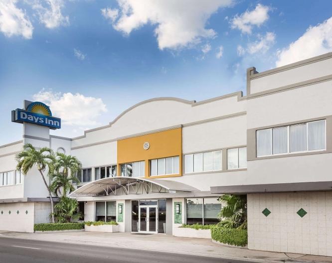 Days Inn by Wyndham Miami Airport North - Außenansicht