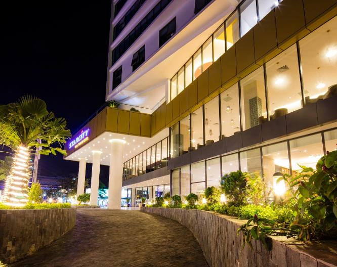Starcity Hotel & Condotel Beachfront Nha Trang - Außenansicht