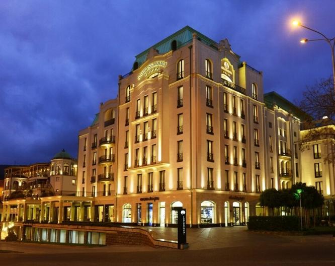 Ambassadori Hotel - Außenansicht