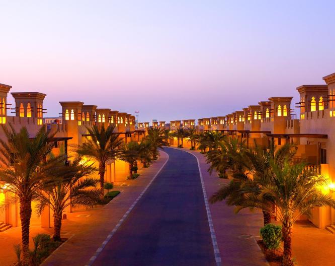 Al Hamra Village Hotel - Außenansicht
