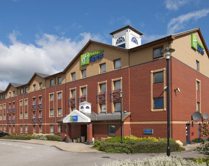 Holiday Inn Express Stoke-On-Trent - Außenansicht
