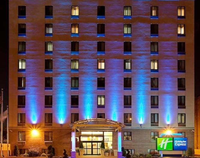 Holiday Inn Express Brooklyn - Außenansicht