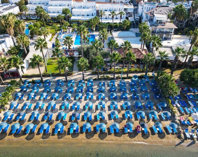 Nagi Beach Hotel - Vue extérieure