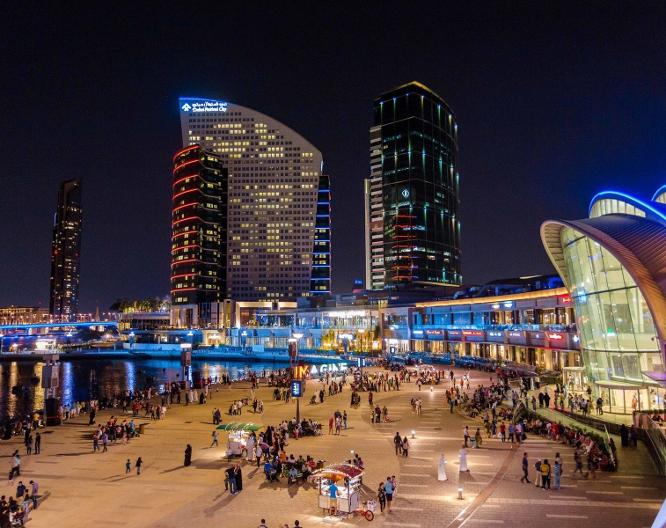 Crown Plaza Dubai Festival City - Außenansicht