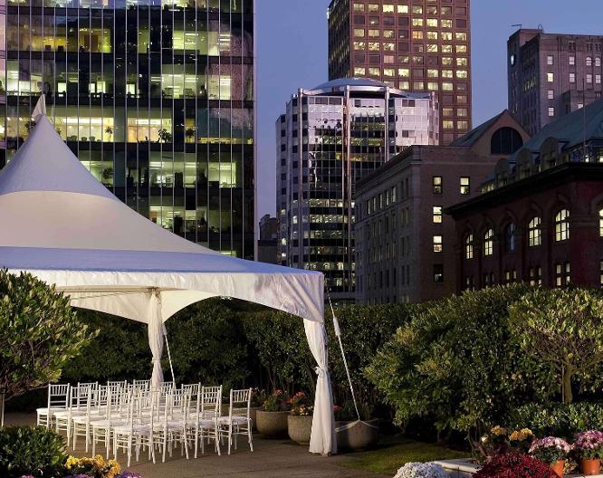 The Fairmont Waterfront - Außenansicht