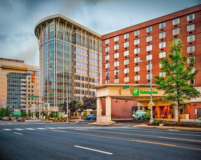 Holiday Inn Arlington - Außenansicht