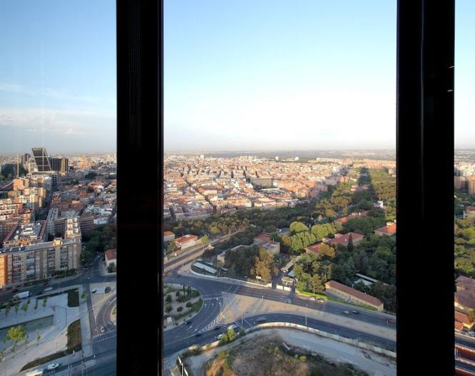 Hotel Eurostars Madrid Tower - Außenansicht