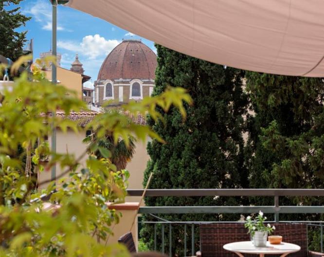 Hotel Azzi - Außenansicht