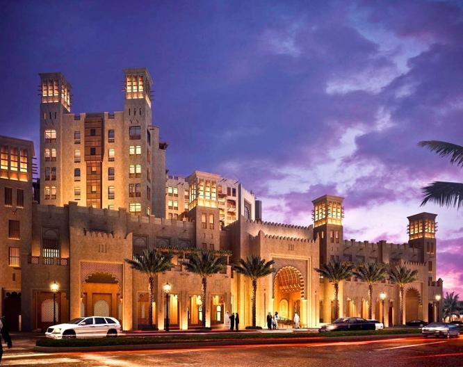 Bahi Ajman Palace Hotel - Außenansicht