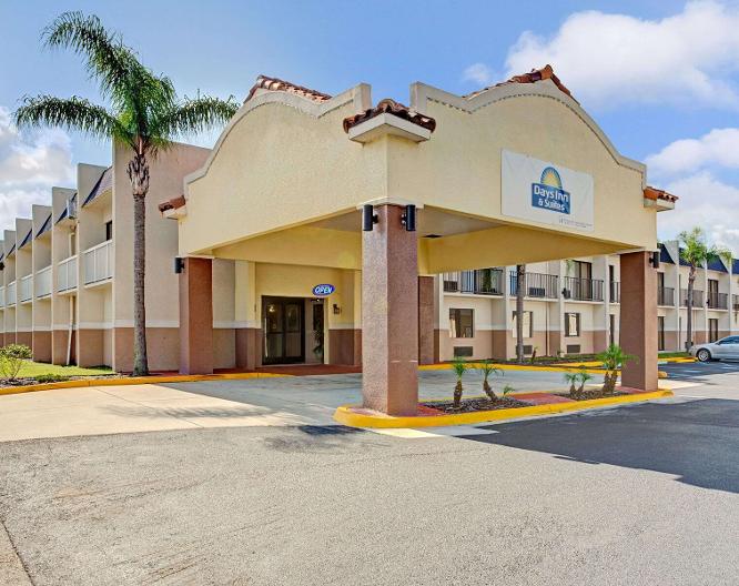 Days Inn & Suites by Wyndham Tampa near Ybor City - Außenansicht