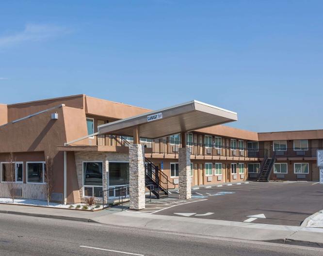 Days Inn by Wyndham Yosemite Area - Außenansicht