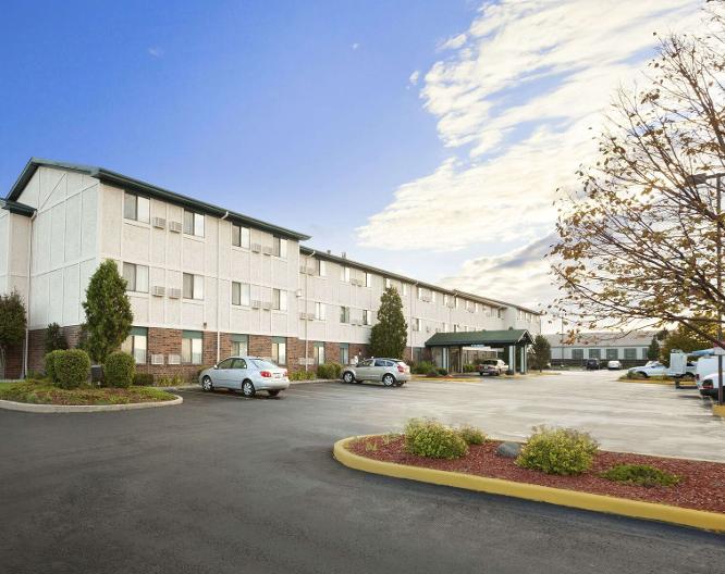 Super 8 Milwaukee Airport - Außenansicht