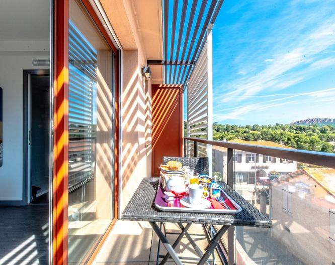 Le Virevent Hotel In Saint Raphaël - Außenansicht