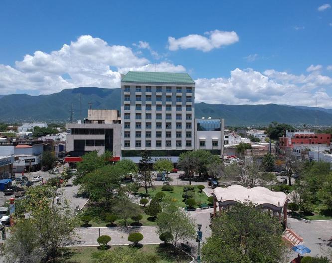 Everest Hotel - Außenansicht