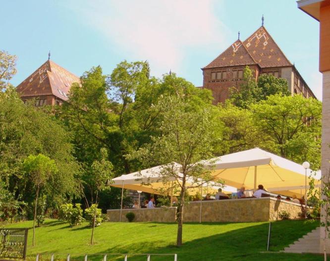 Castle Garden - Außenansicht