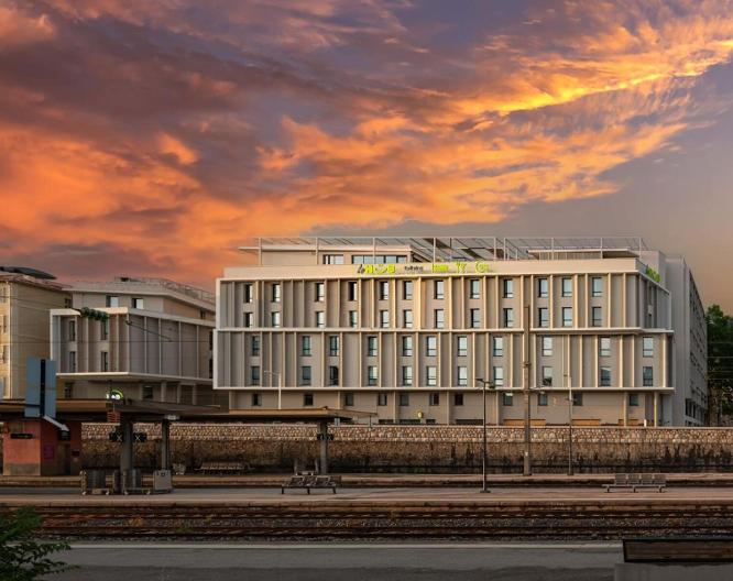 Le Hüb Toulon - Außenansicht