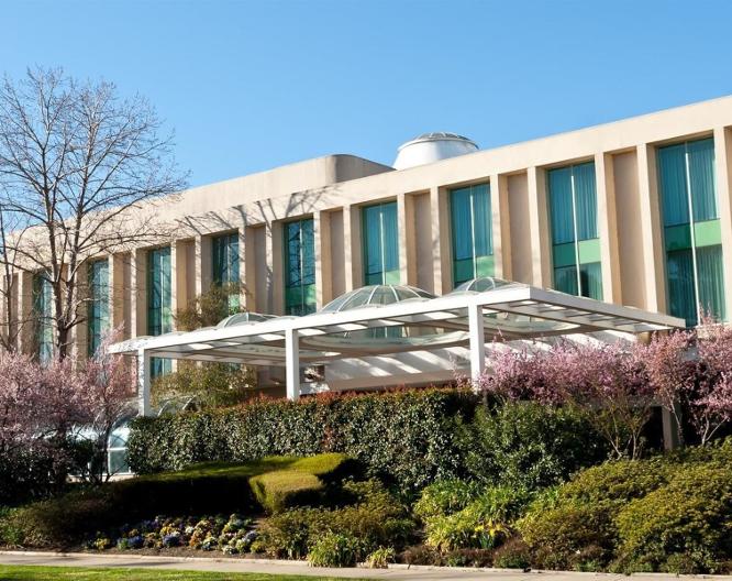 Rydges Canberra - Außenansicht