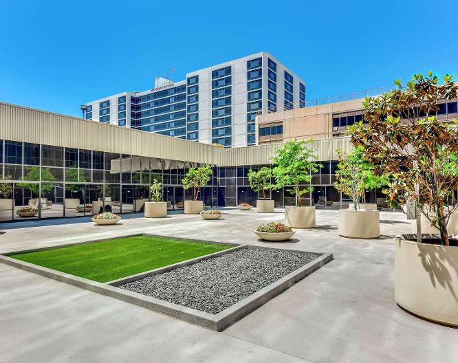Hilton Los Angeles Airport - Außenansicht