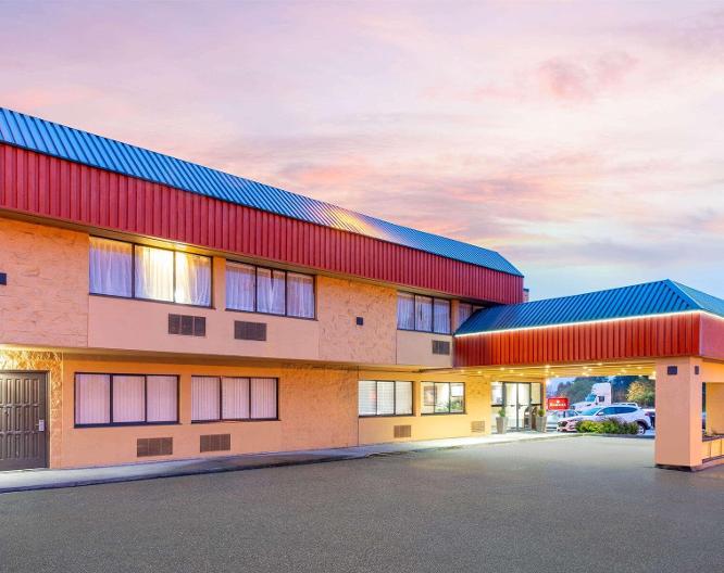 Ramada Coquitlam Vancouver - Außenansicht
