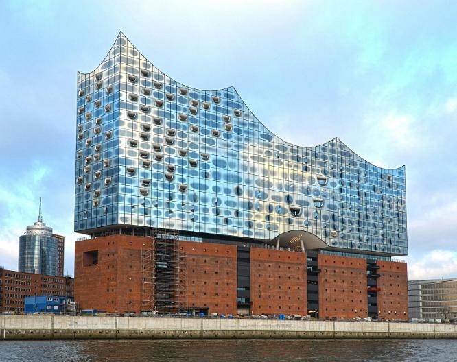 Holiday Inn - the niu, Yen Hamburg City - Außenansicht